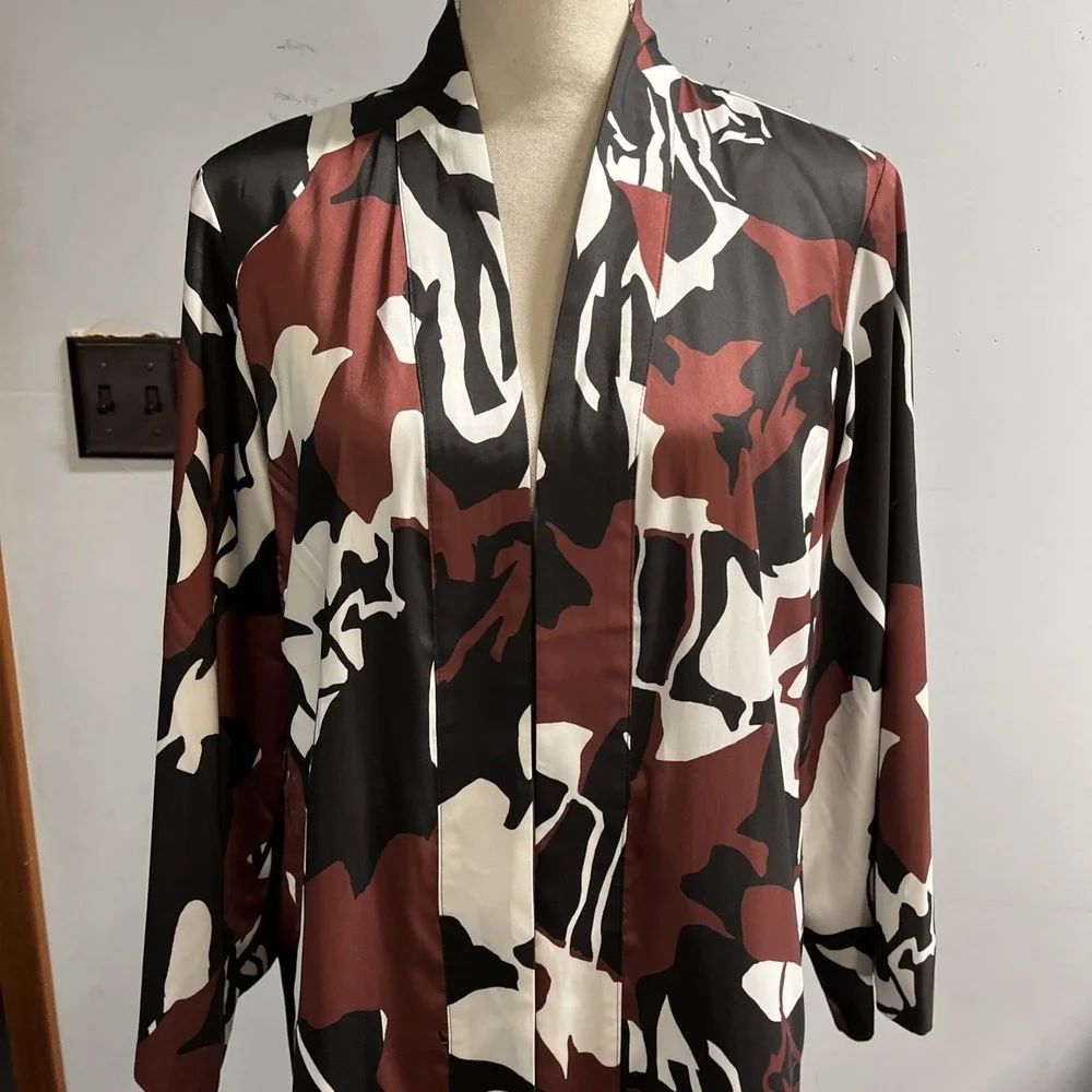 Chicos Cardigan Duster Brown Reversible Size 2 M Floral Animal Print Satin‎ Chic
